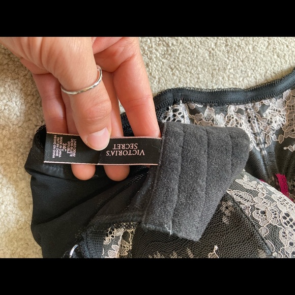 Bras - Picture 8 of 8